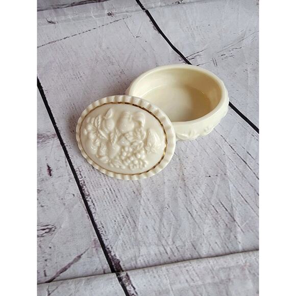 Lenox 1998 Fruits Of Life Ivory And Gold Trim Lidded Trinket Box READ - Picture 2 of 10